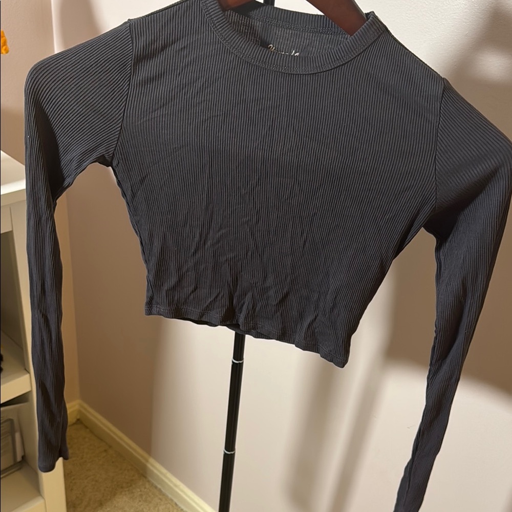 Dark Gray Ribbed Long Sleeve Crop Top